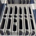 SW Umwelttechnik 20 cm-es beton zsaluzóelemek raklapos elrendezésben.