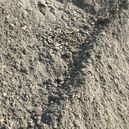 Cement, sóder és homok építőanyagok falazáshoz, habarcs- és betonkeveréshez tartós építési megoldásokhoz.