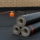 Bitumenes vízszigetelő lemezek és tekercsek tetőkhöz, lábazatokhoz és alapokhoz, tartós és megbízható vízvédelmet biztosítva.