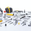 Rögzítéstechnikai termékek, csavarok, dübelek, tiplik és kapcsok falakhoz és építési szerkezetekhez.