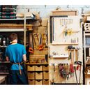 Kéziszerszámok barkácsmunkához – kalapács, csavarhúzók, fűrész és mérőszalag DIY projekthez