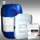 Műgyantaragasztók (epoxi) fa, fém és beton felületekhez, kétkomponensű, tartós ragasztóanyag precíz kötéshez.