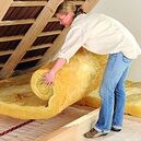 Üveggyapot és ásványgyapot szigetelőanyag falakhoz, padlóhoz és tetőkhöz, kiváló hő- és hangszigeteléssel.