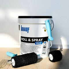 A 25 kg-os Knauf Roll & Spray Max glett és két felhordóhenger.