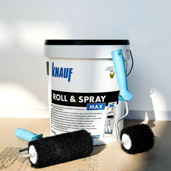 A 25 kg-os Knauf Roll & Spray Max glett és két felhordóhenger.